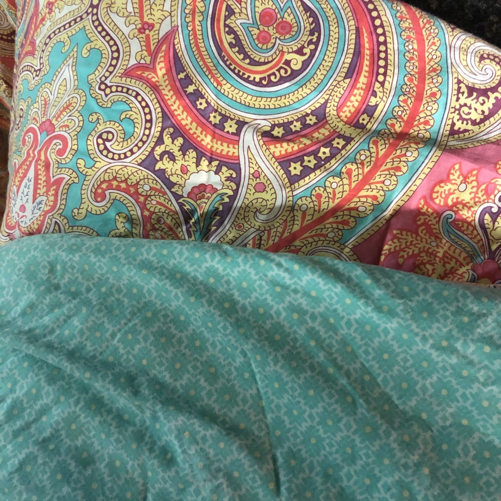 Reversible full size comforter